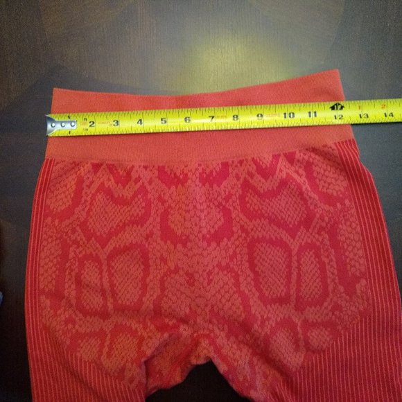 Yoga Set - Sports Bra & High Waisted Legging - Red Snakeskin - Size Small - Picture 12 of 15